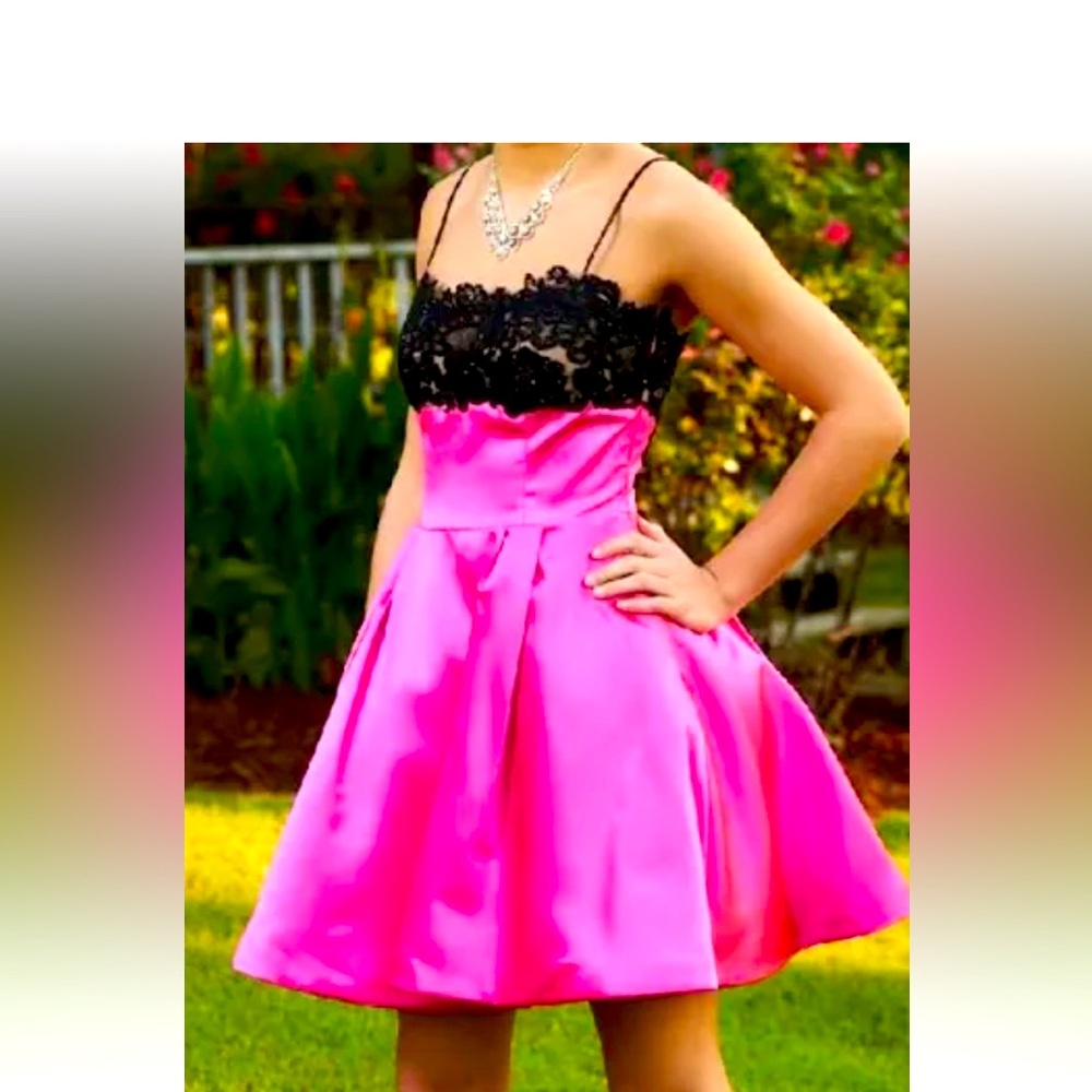 Fun Barbie cocktail ..missing black  straps !